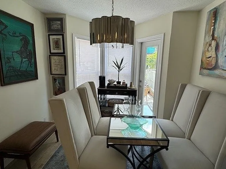 912 Newcastle St — Photo 10