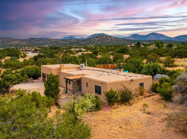 8 Torneo Rd, Santa Fe, NM 87508