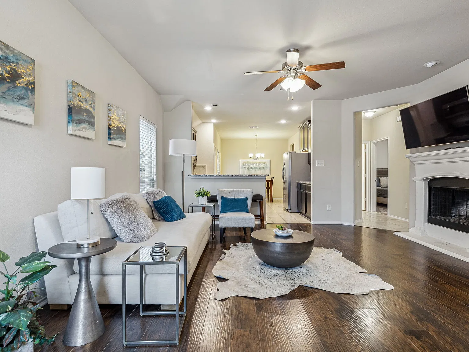 3 bed, 1405 sqft, $7,160 — Photo 4