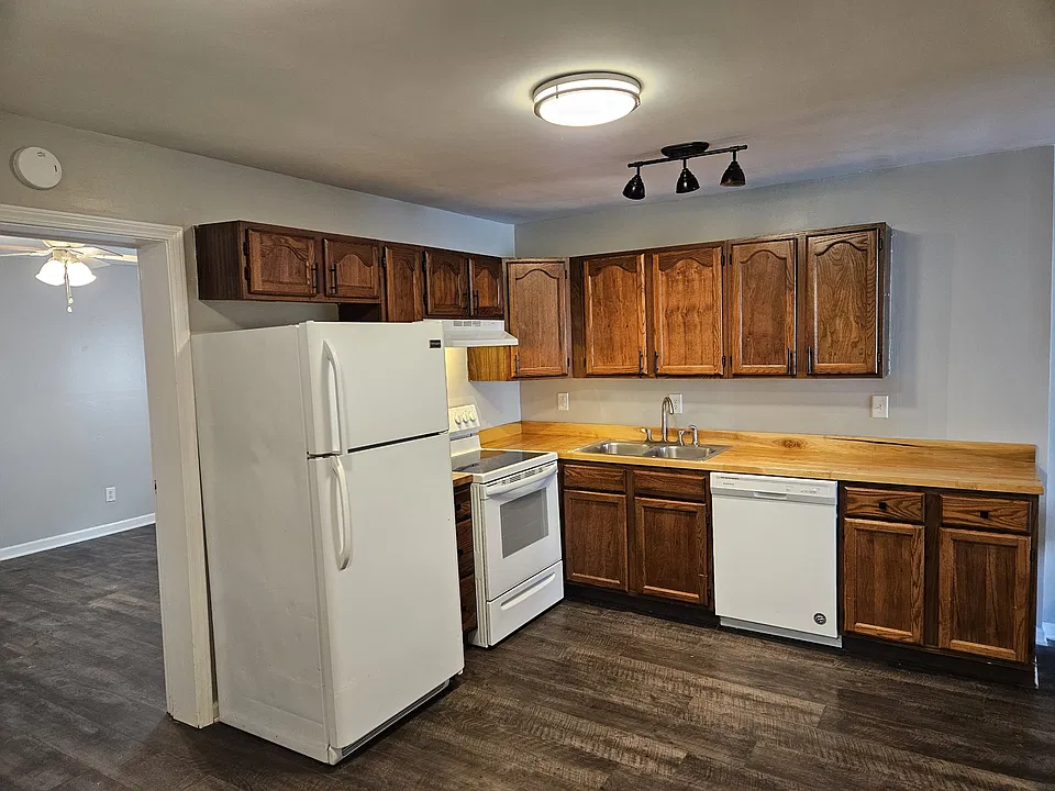 29 E Main St #2