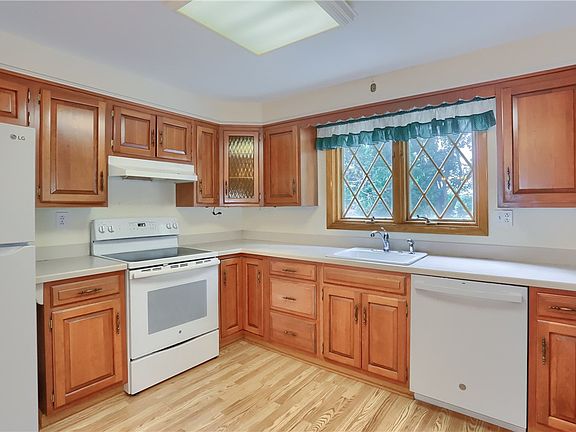 3rd image of 228 Parkedge Rd