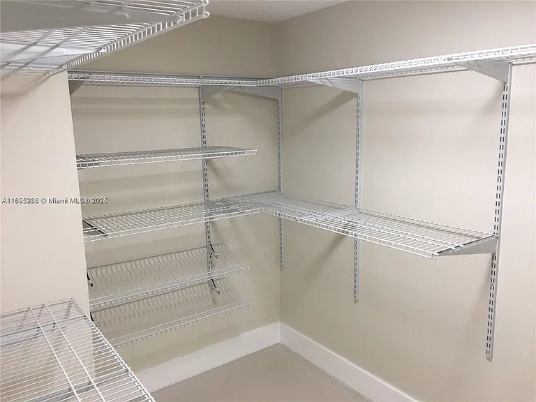10951 N Lakeview Dr #TOWNHOUSE — Photo 7