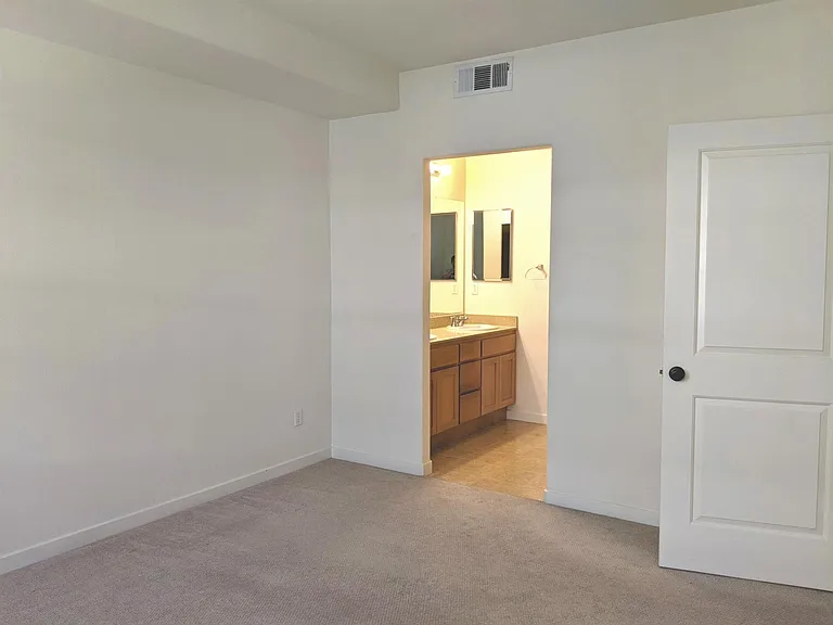 168 Gillette Pl #110 — Photo 6