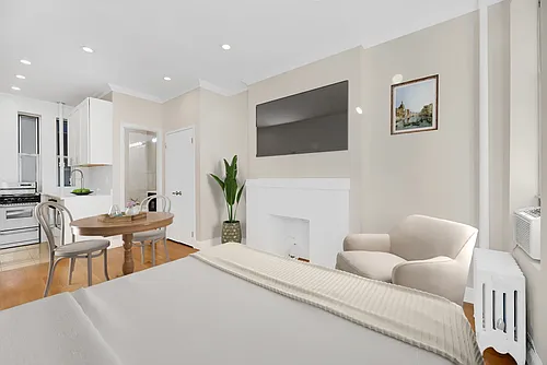 220 Sullivan St #4F Photo 1