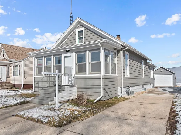 907 Jericho Rd, Aurora, IL 60506