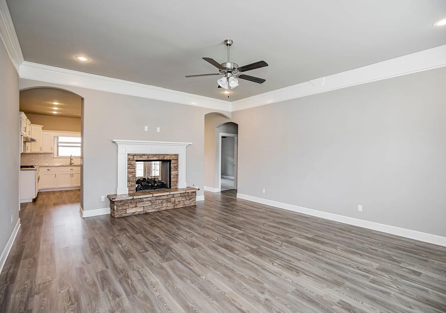 870 Bob Glen Circle — Photo 2