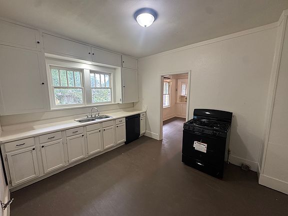 2nd image of 204 Kentucky St