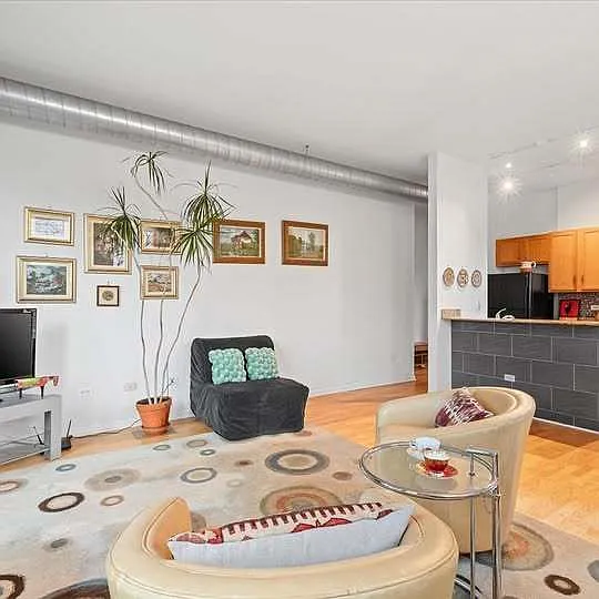950 W Leland Ave #307 — Photo 4