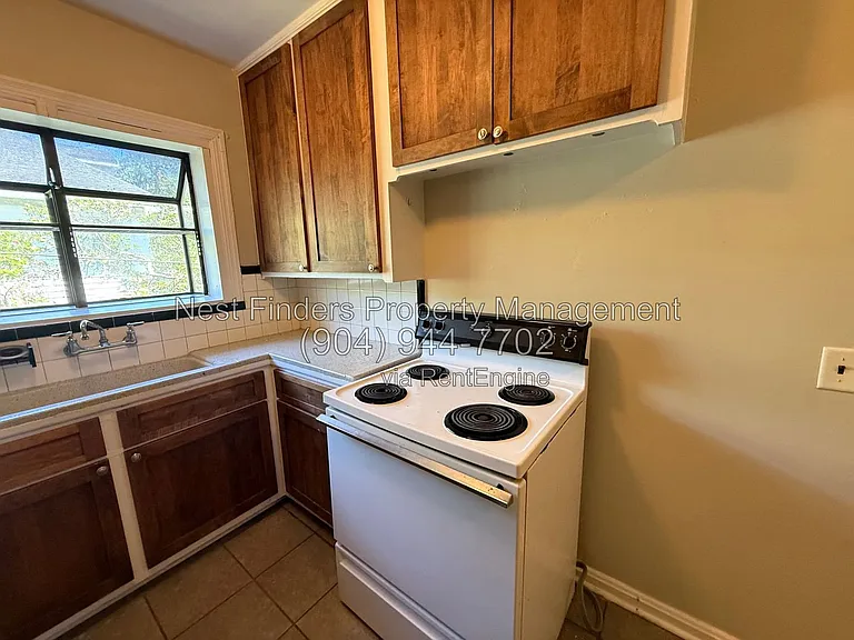 3553 Oak St #4 — Photo 3
