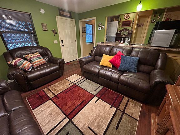 4th image of 810 Halcyon Cir