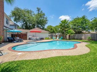 714 Crestwood Dr, Seabrook, TX 77586