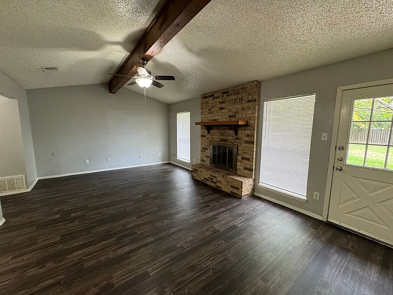 104 Hillside Dr — Photo 9