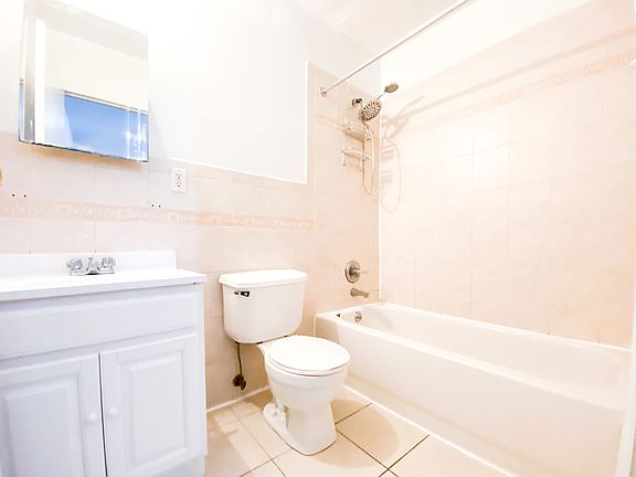 3rd image of 311 Jefferson Ave #2F