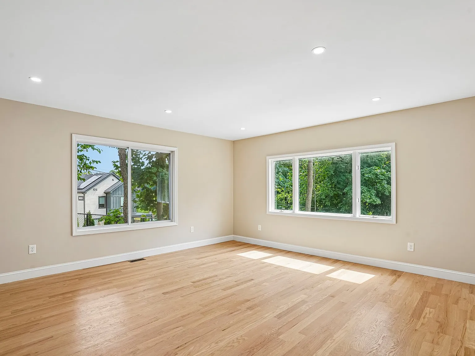 5 bed, 2230 sqft, $5,500 — Photo 2