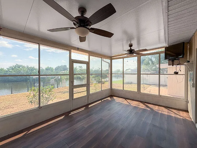 21160 Edgewater Dr — Photo 22