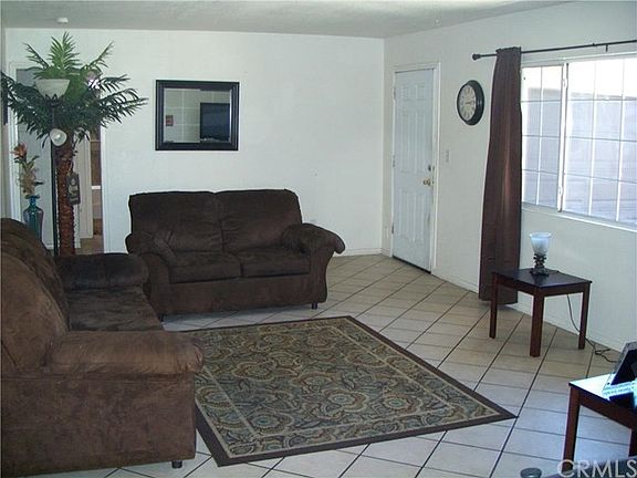 4th image of 395 W 49th St