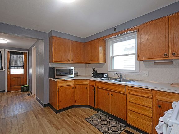 5th image of 320 4th St W #318