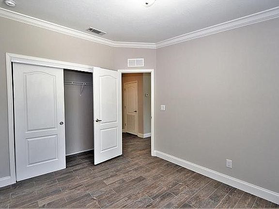 5th image of 842 E Shore Dr