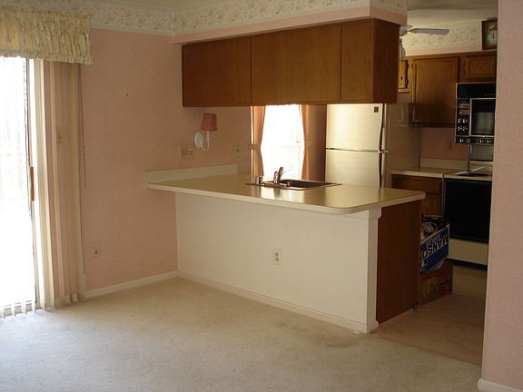 sitting room/kitchen