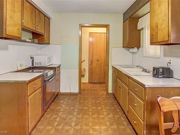 3rd image of 4252 Holl Ave