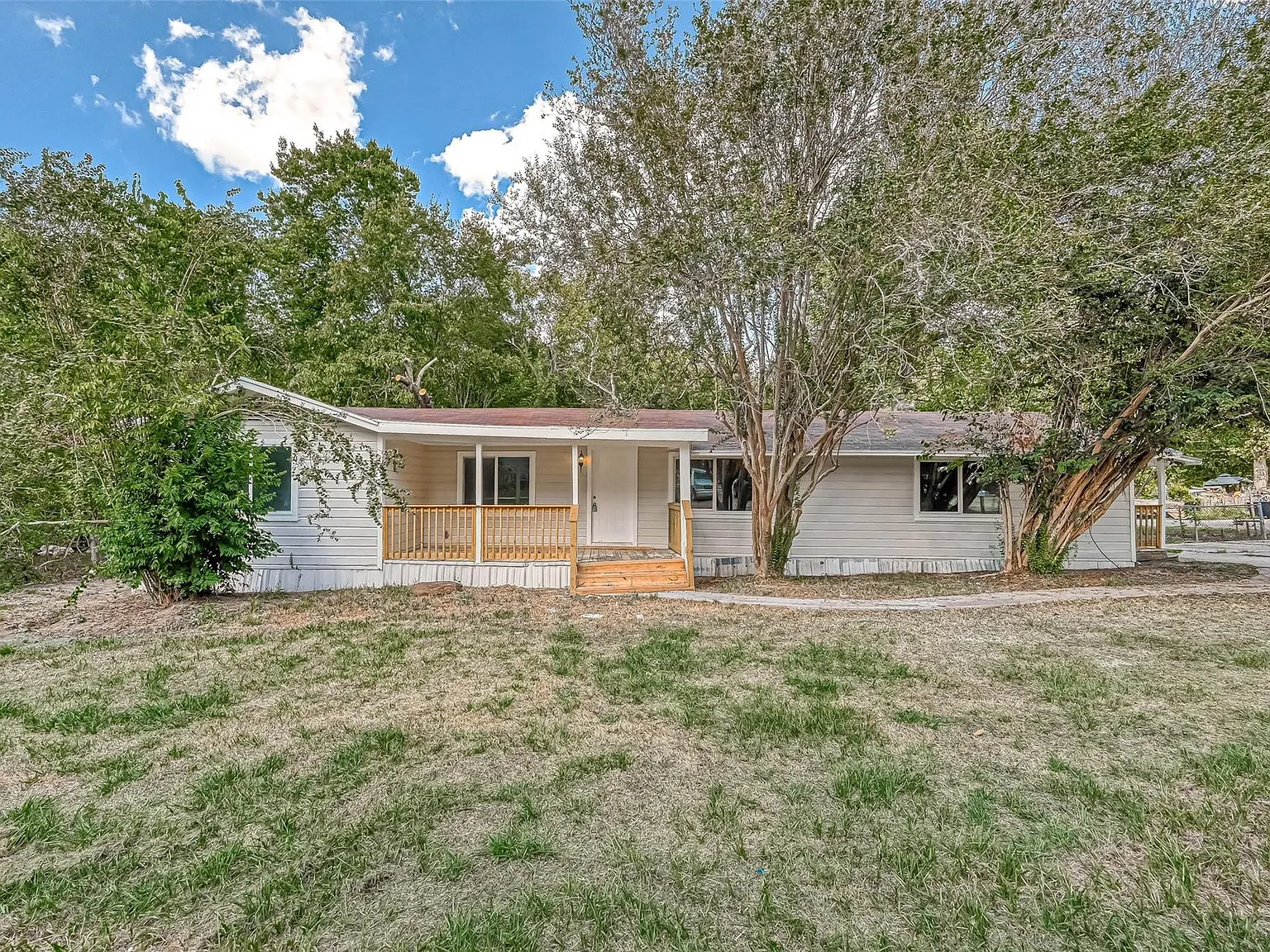 3 bed, 1.5 bath, 1658 sqft, $1,550 — Photo 1