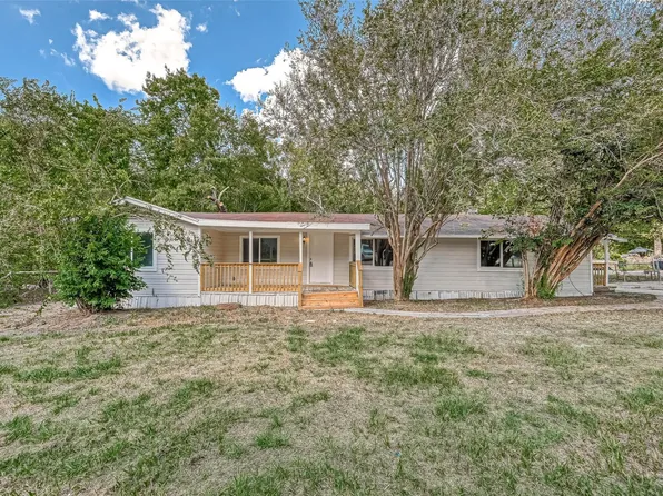 10694 Pine St, Willis, TX 77318