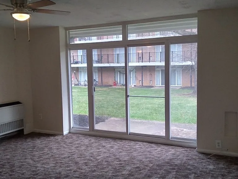 Creswood Apartments- Come home to Convenience! — Photo 35
