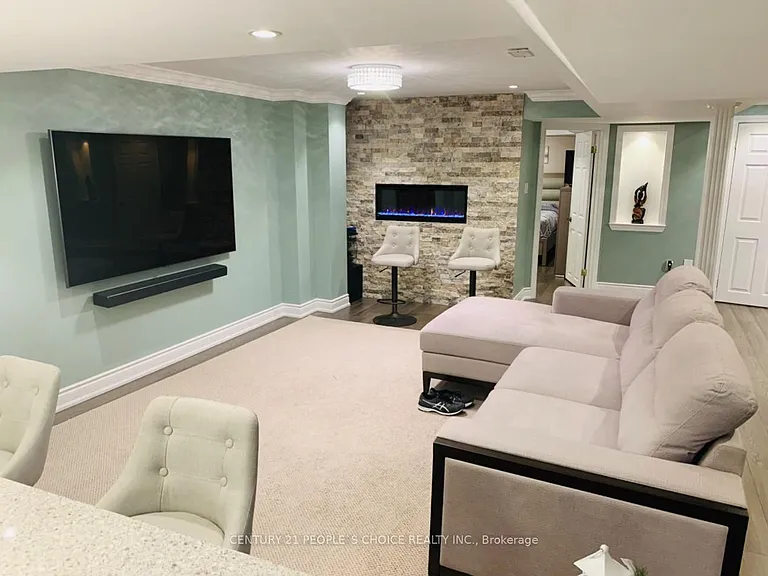 55 Beechnut Rd #BASEMENT — Photo 2