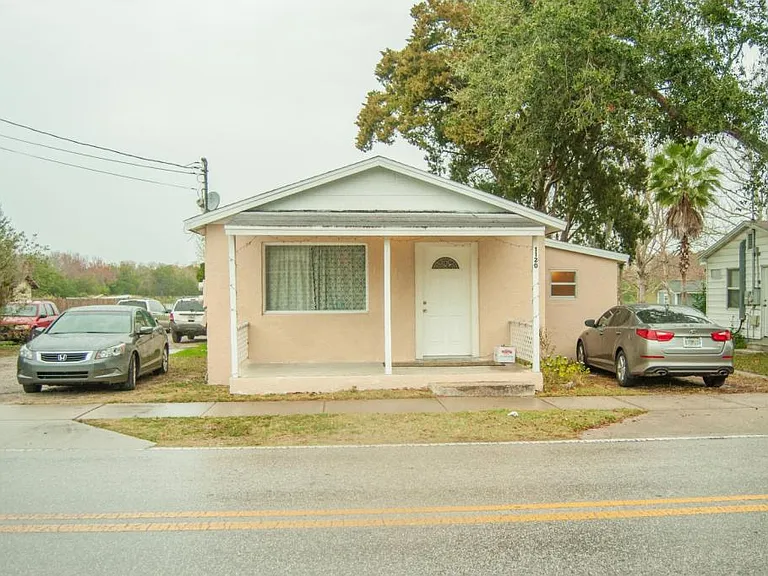 1120 Wyatt St — Photo 1