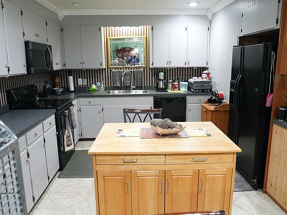 4th image of 1033 Pearl River Ave