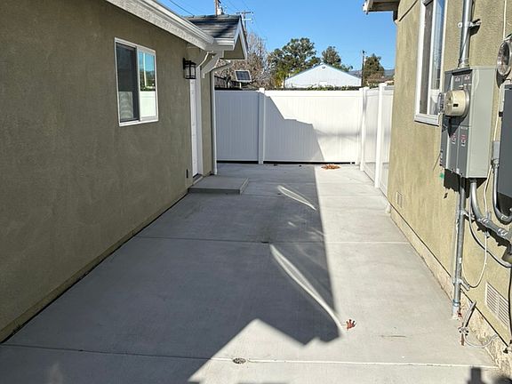 5th image of 1658 N Olive St