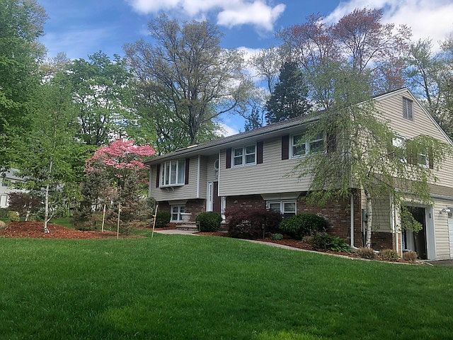 1st image of 128 Queen Ct