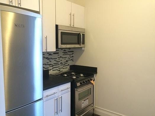 3rd image of 432 Suydam St #1