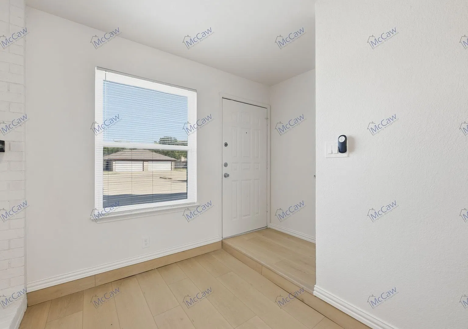 Fully-Updated Townhome - 2/1.5 in Keller! — Photo 4
