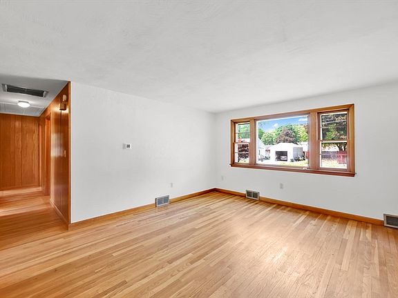 5th image of 39 Northway Dr