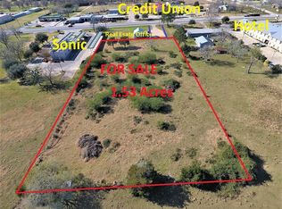 1628 N Texana St, Hallettsville, TX 77964