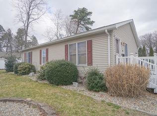 120 Paramount St, Springfield, MA 01104