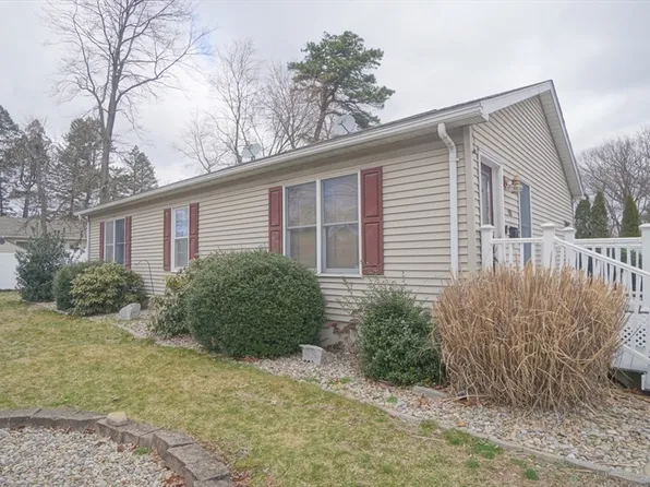 120 Paramount St, Springfield, MA 01104