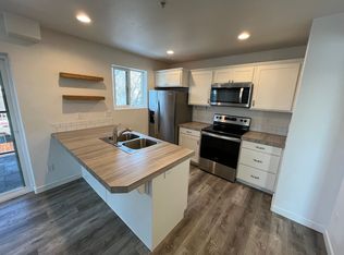 1455 NW 8th St APT 3, Bend, OR 97703