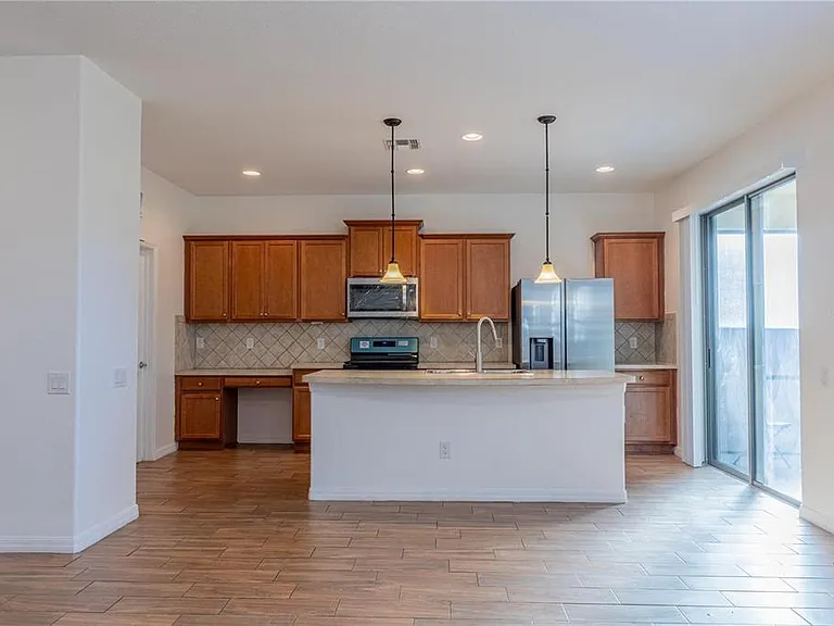 519 Cadiz Dr — Photo 6
