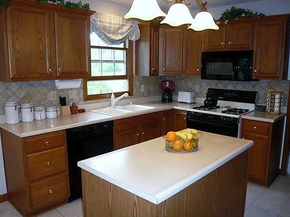 3rd image of 404 Auburn Dr