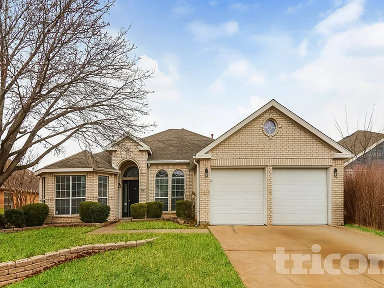 4021 Chinaberry Dr — Photo 1
