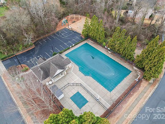 2nd image of 7047 Whittingham Dr