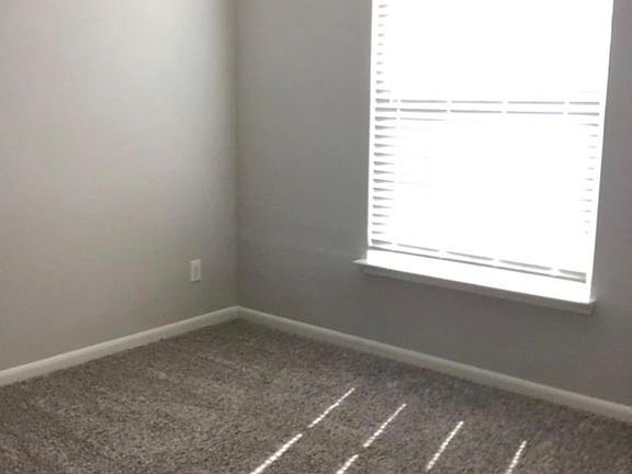 5th image of 132 Emma Dr