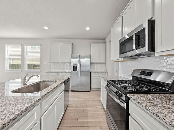 4th image of 213 Graver St
