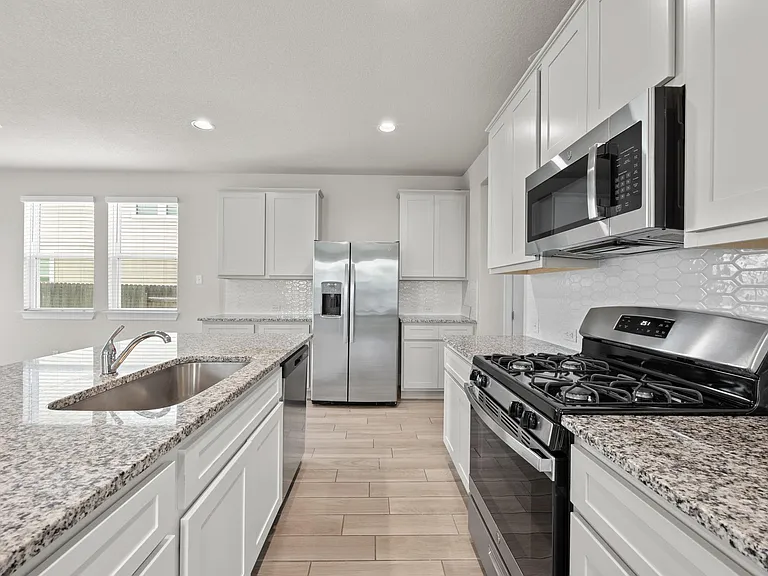 213 Graver St — Photo 4