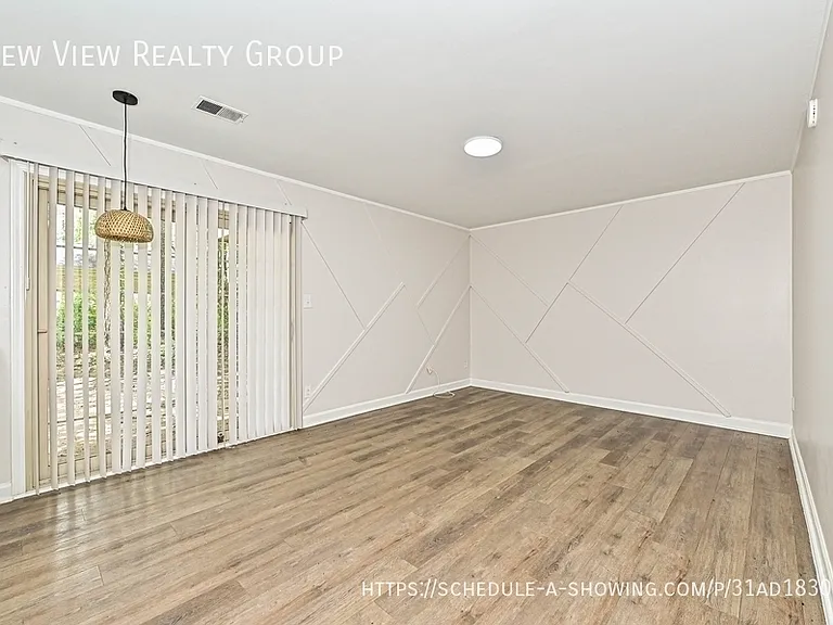 8439 Country Oaks Rd — Photo 3