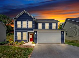 2130 Kings Walk Dr NE, Roanoke, VA 24012