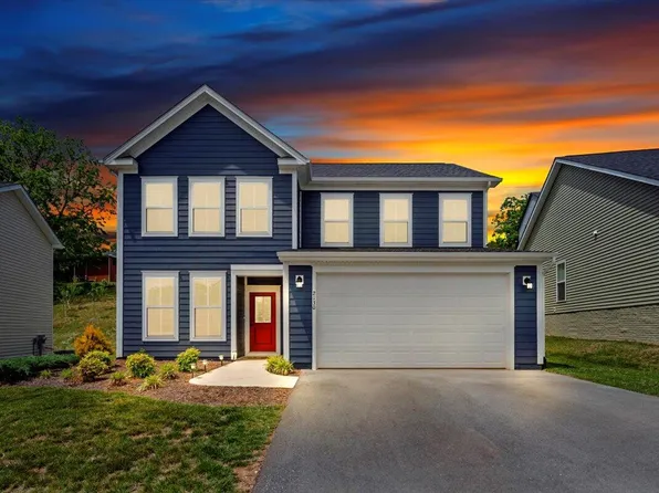 2130 Kings Walk Dr NE, Roanoke, VA 24012