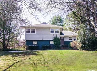 14 Millford Ln, Glen Cove, NY 11542